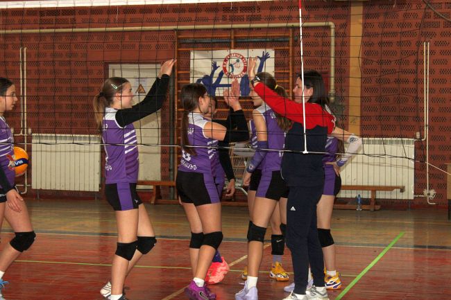 aaaNina i tehničarke na turniru u Kg